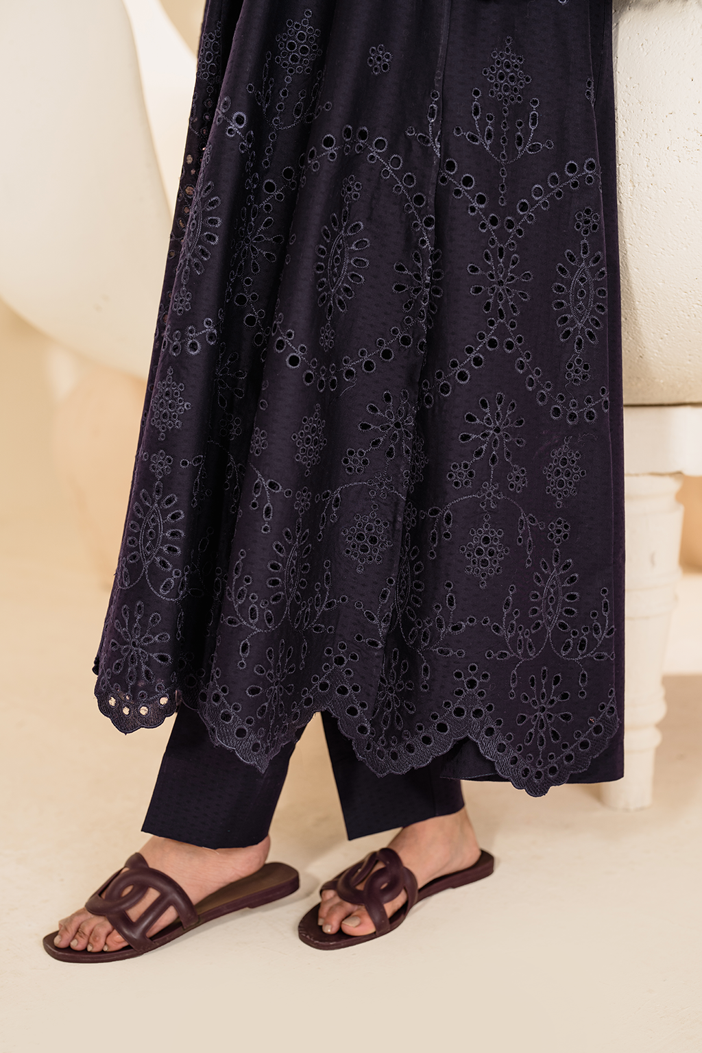 UE-427 Embroidered Textured Lawn - Iznik