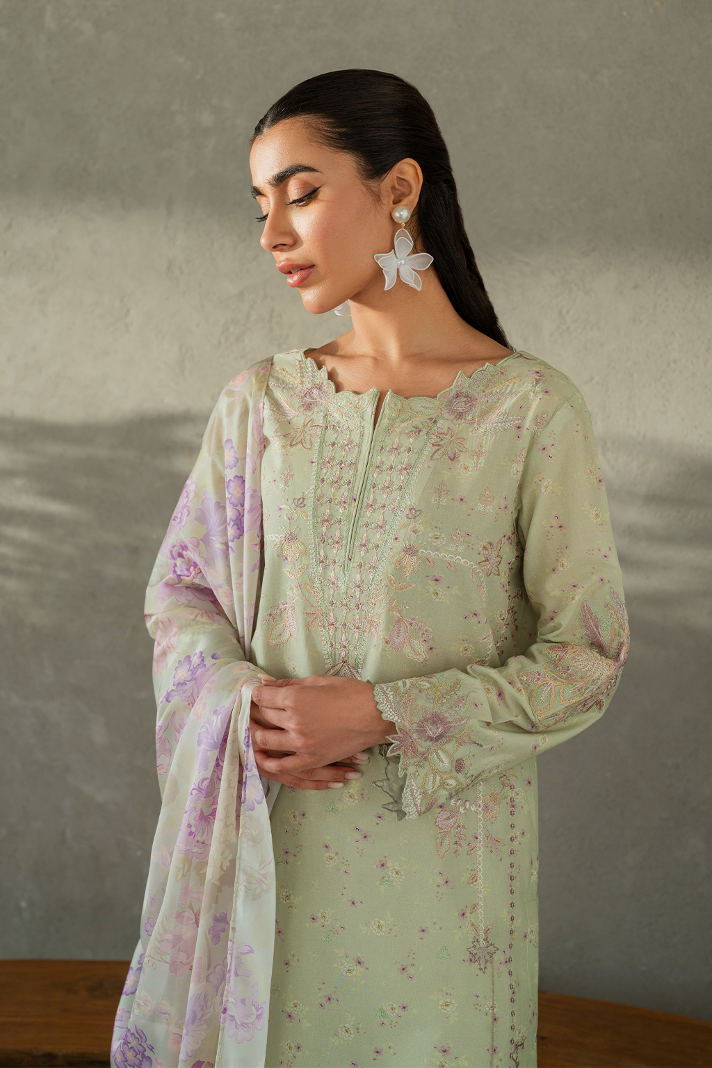 UE-405 Embroidered Lawn