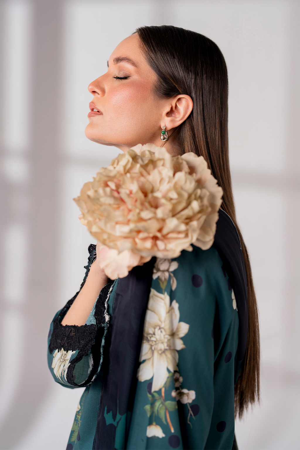 UE-281 Printed Lawn - Iznik