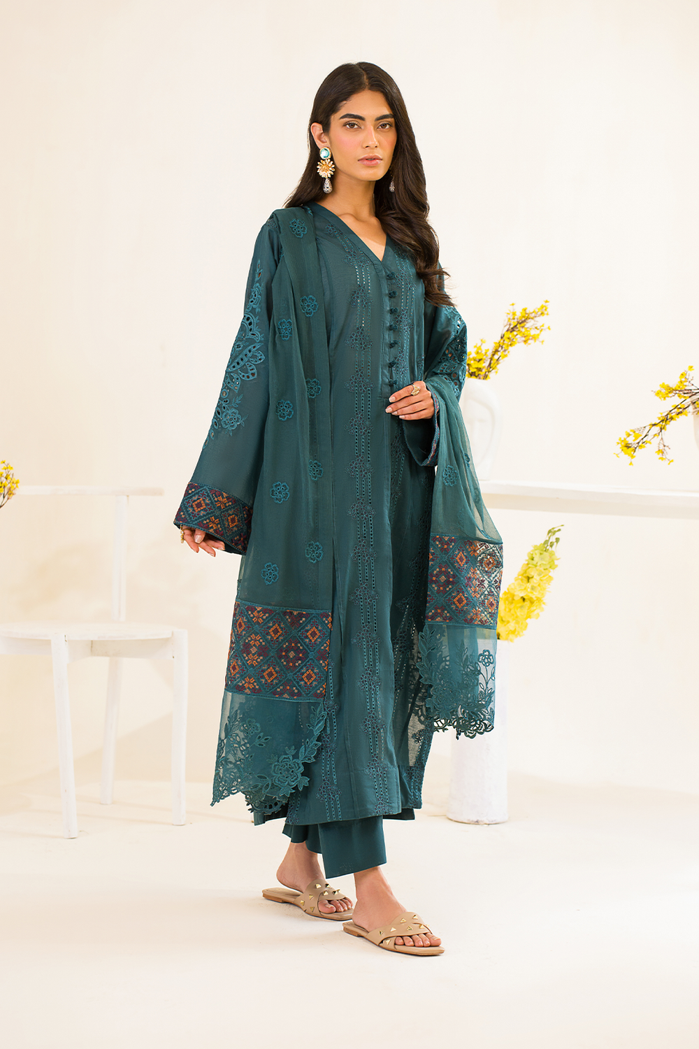 UE-161 Embroidered Lawn - Iznik
