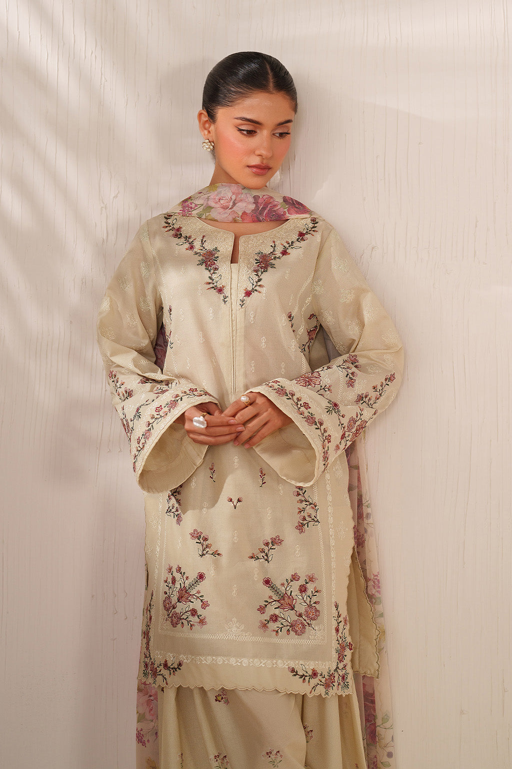 UE-627 Embroidered Lawn - Iznik