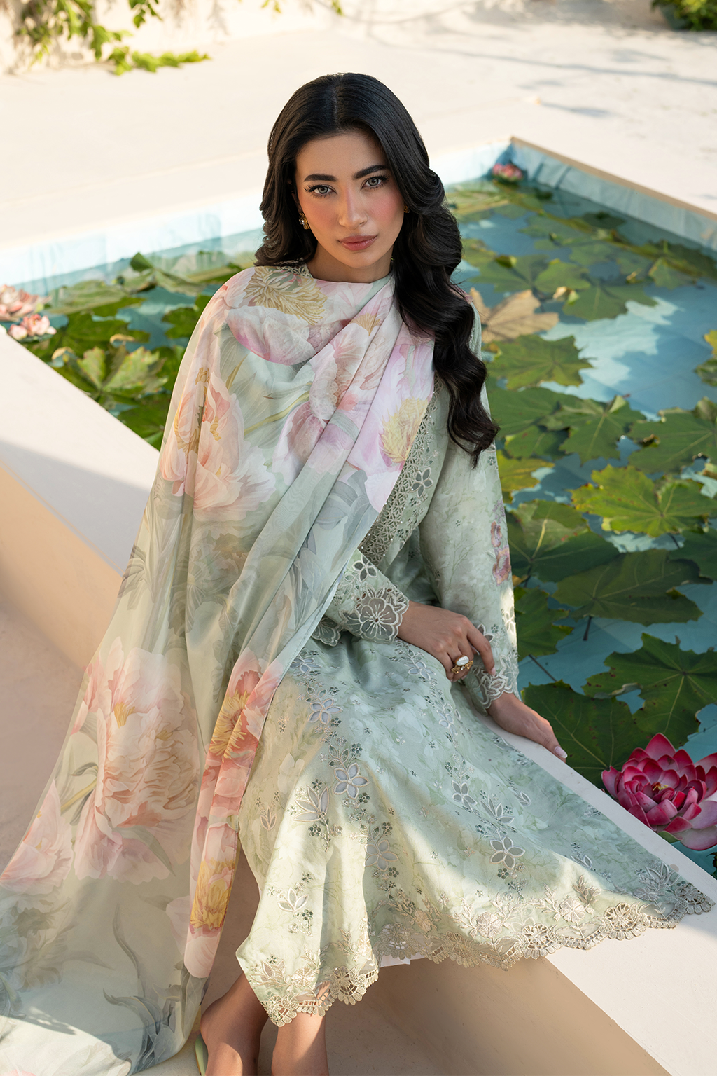 Embroidered Lawn dress - Iznik 