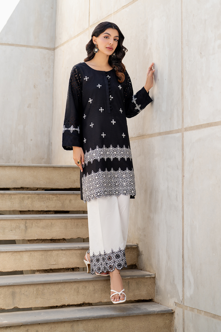IP-271 Embroidered Lawn - Iznik