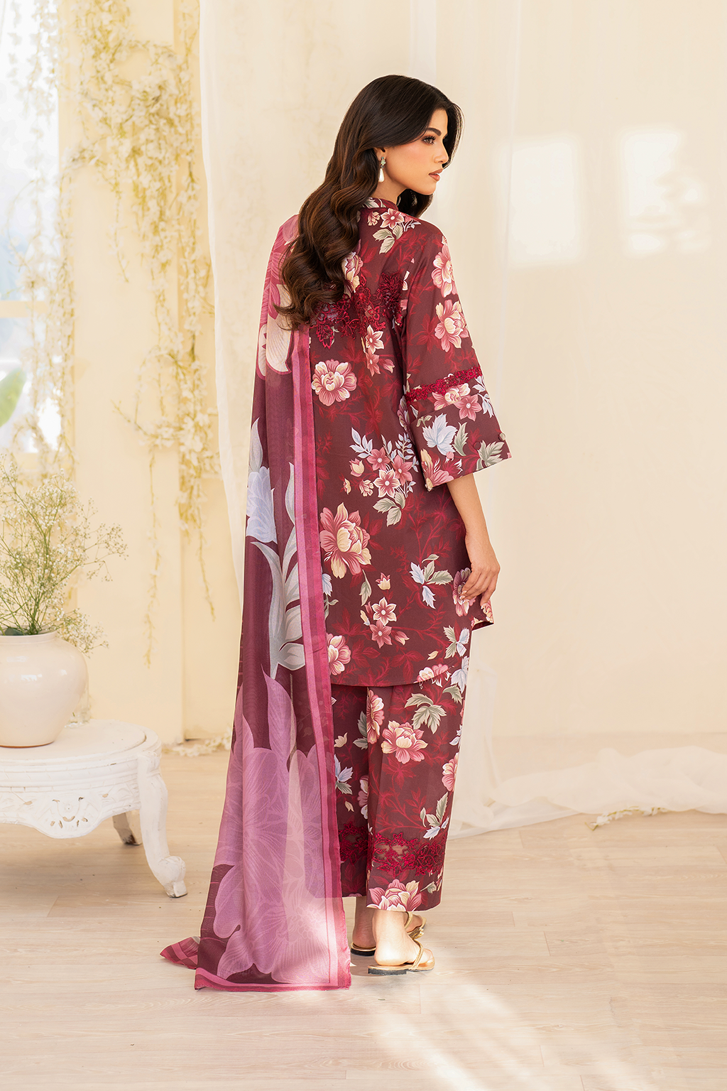 UE-439  Printed Lawn - Iznik