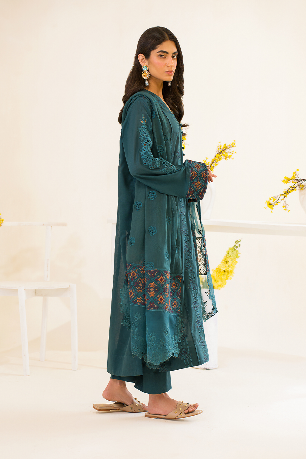 UE-161 Embroidered Lawn - Iznik