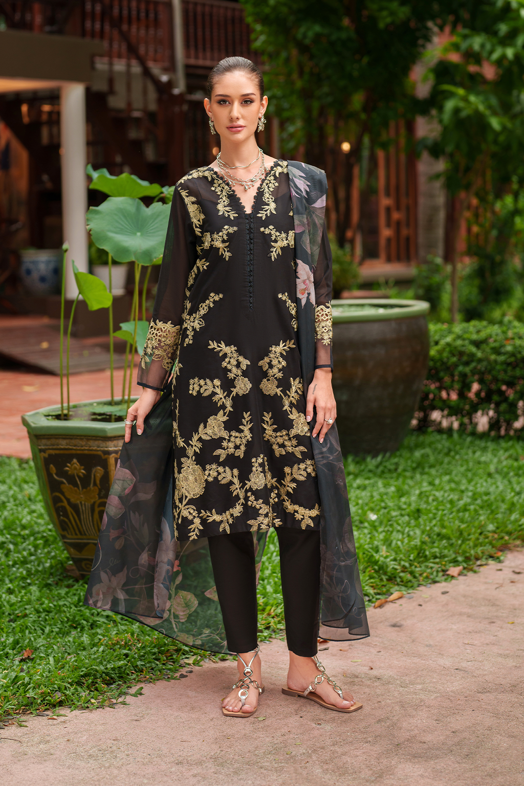 UE-512 Embroidered  Lawn - Iznik Main image