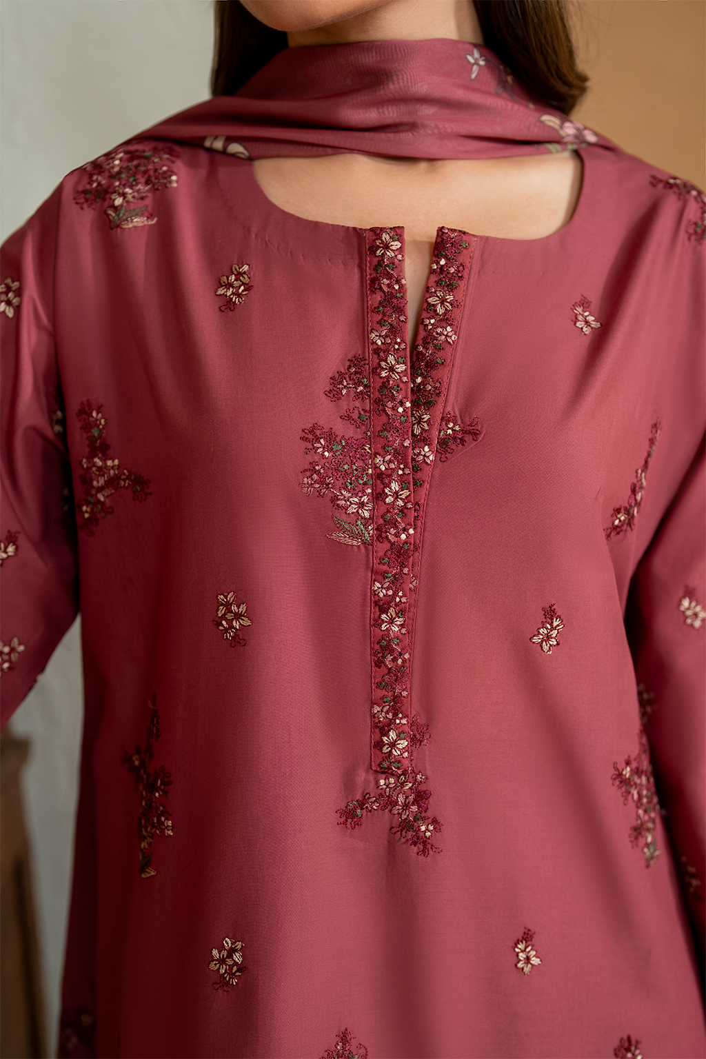 UE-469 Printed Lawn - Iznik