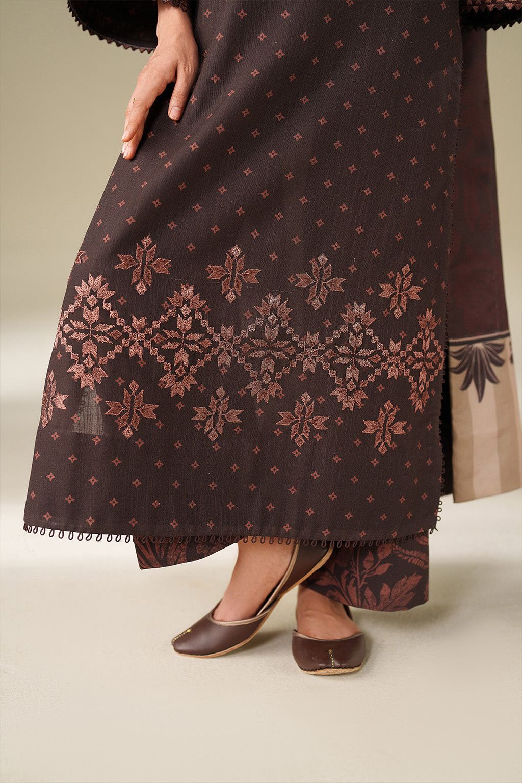 UE-559 Printed Khaddar - Iznik