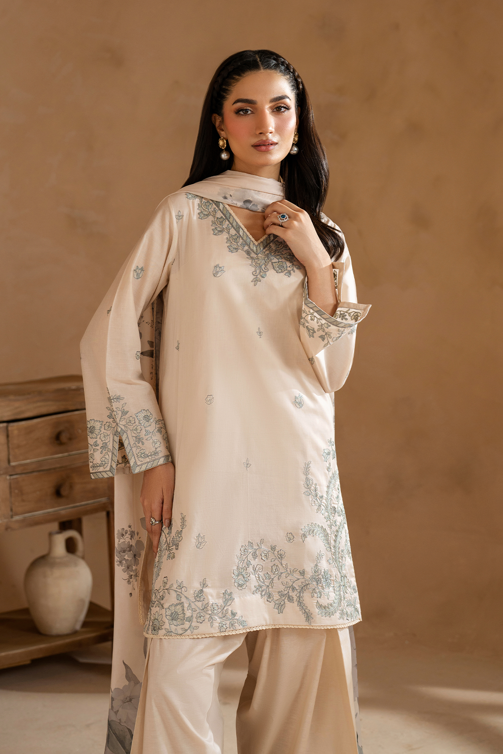UE-485  Embroidered Lawn