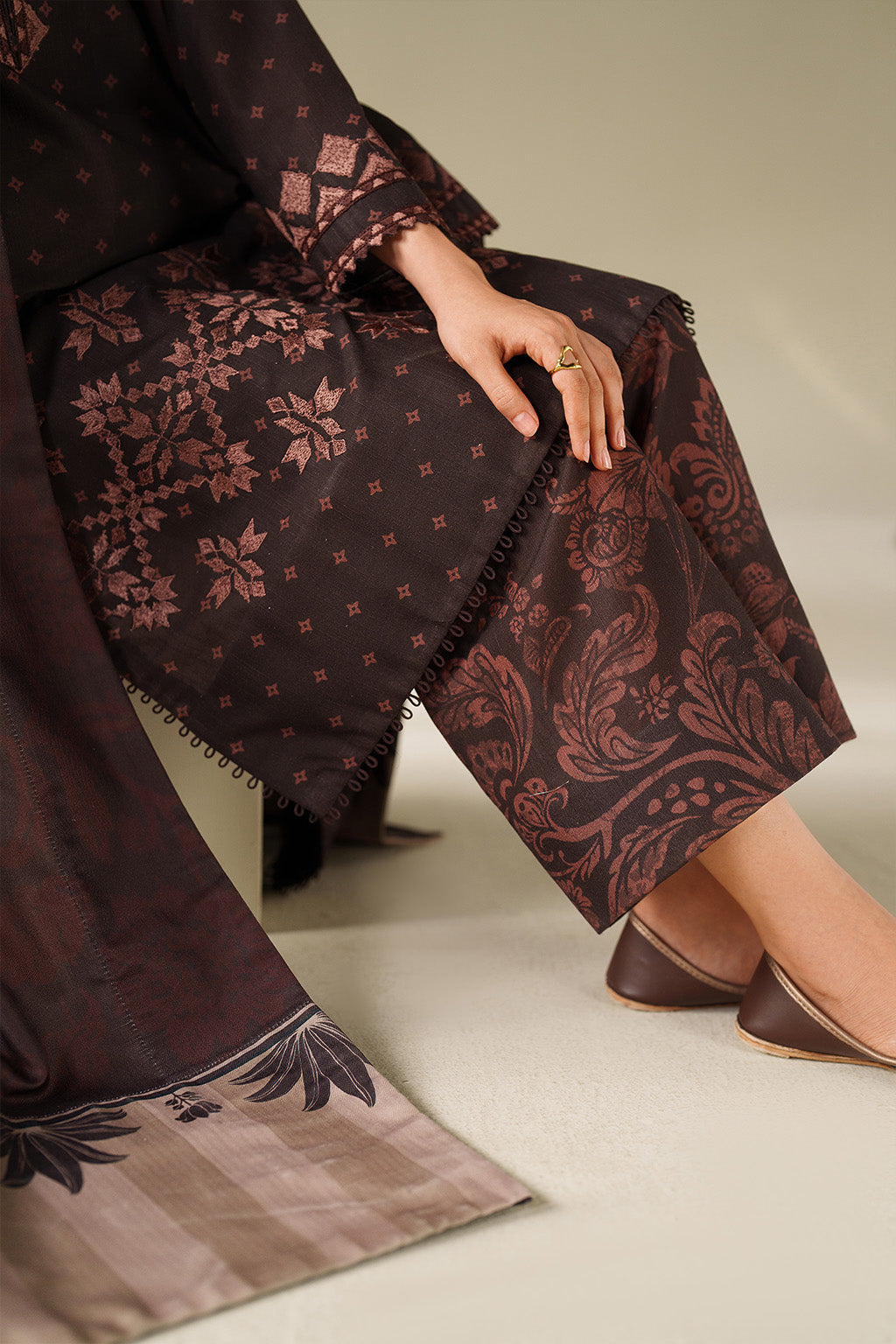 UE-559 Printed Khaddar - Iznik