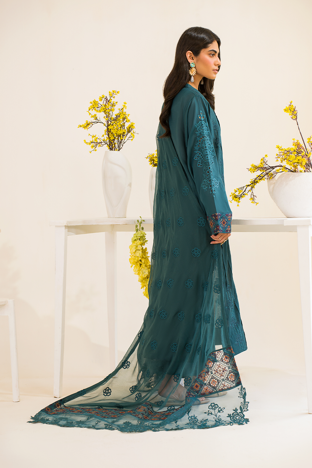 UE-161 Embroidered Lawn - Iznik