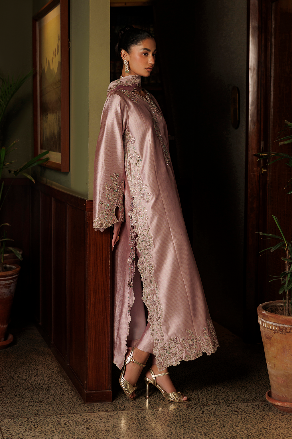 UE-719 Embroidered Jacquard Sheesha Silk