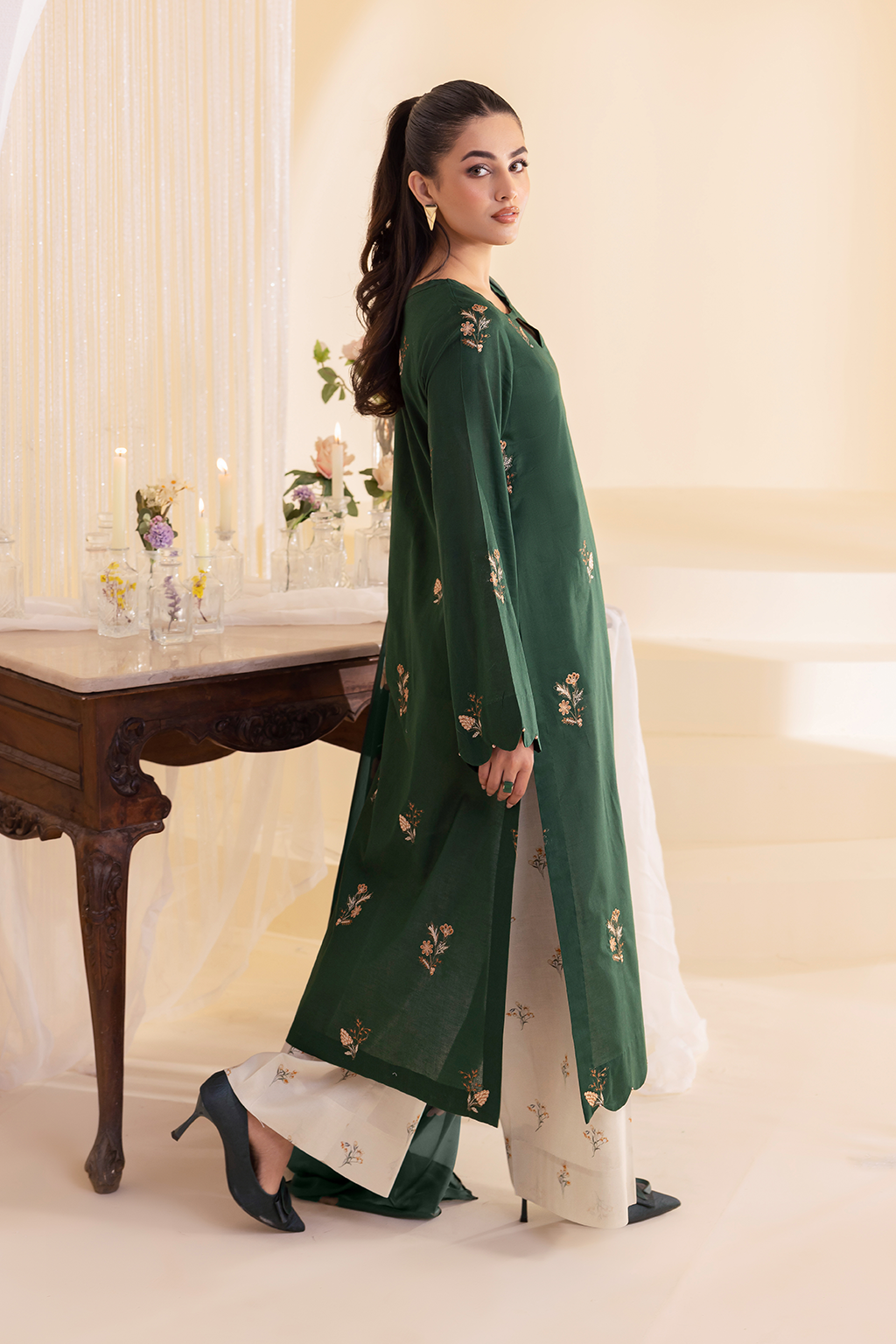 UE-256 Embroidered Lawn Secondary image