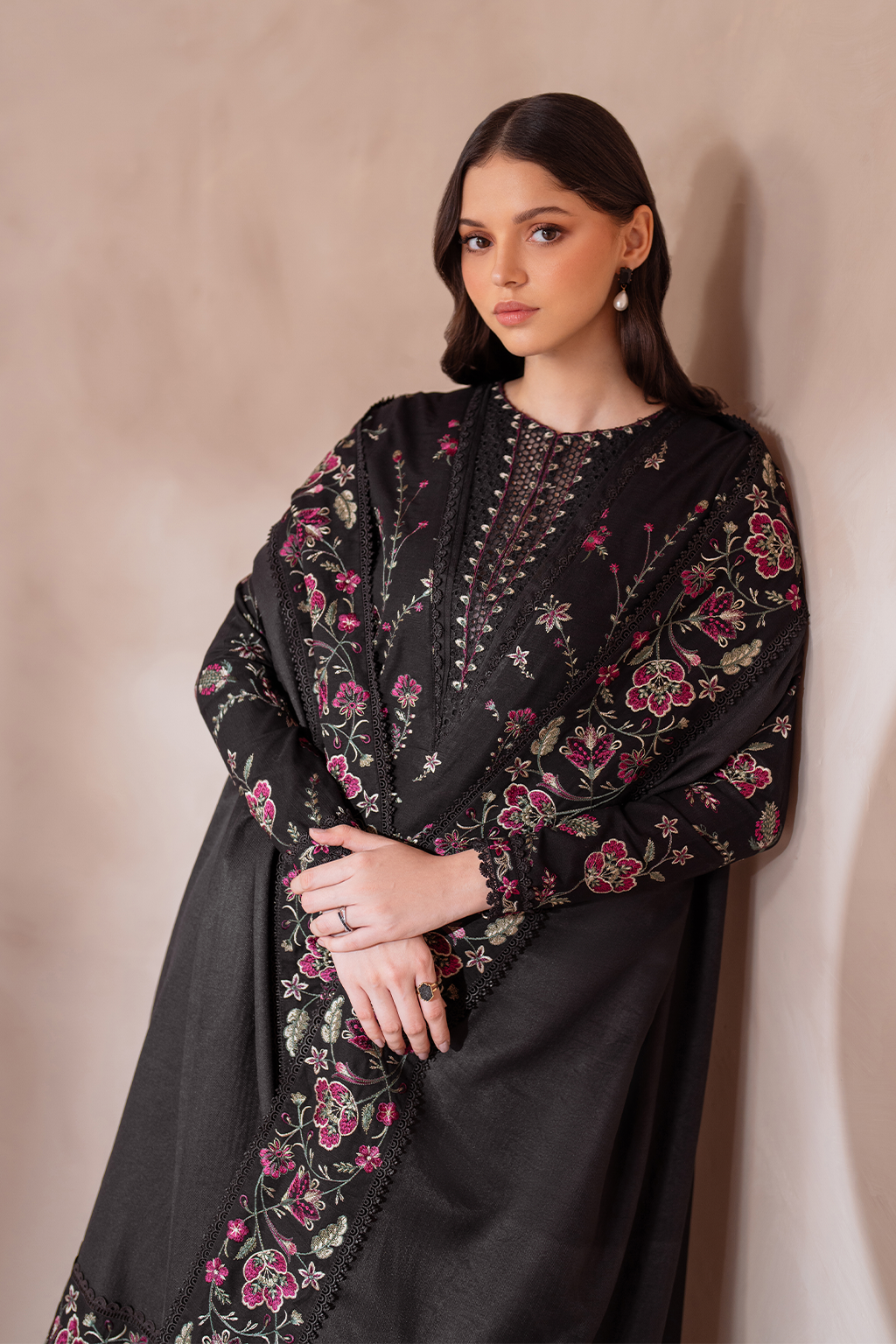 UE-380 Embroidered Khaddar - Iznik