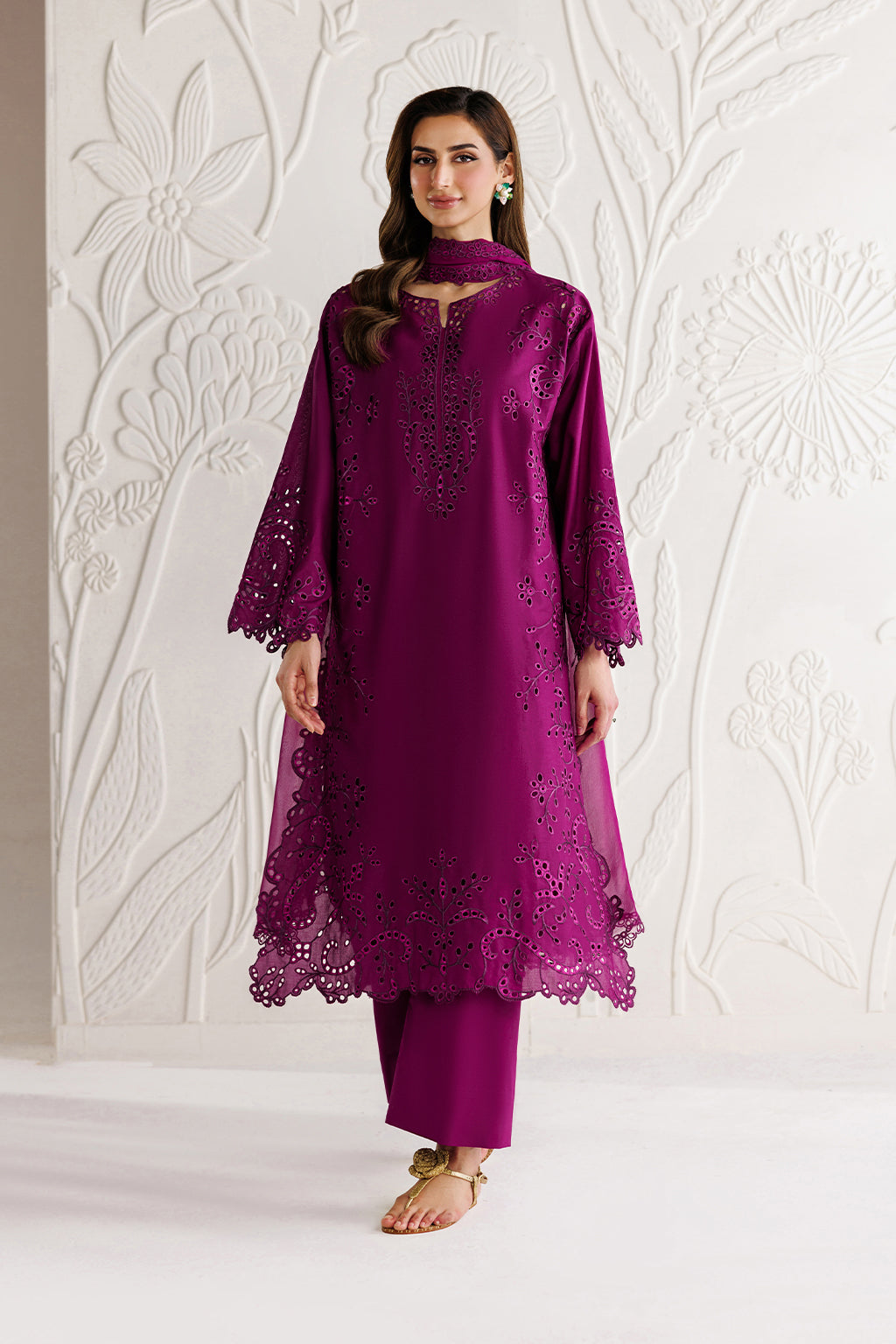 UE-678 Embroidered Lawn Main image