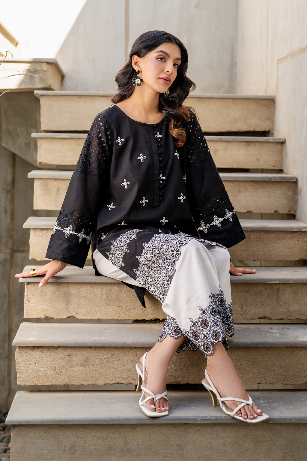 IP-271 Embroidered Lawn - Iznik
