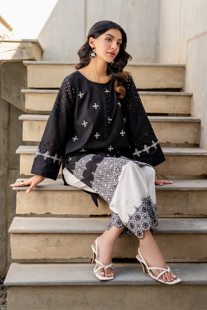 IP-271 Embroidered Lawn - Iznik