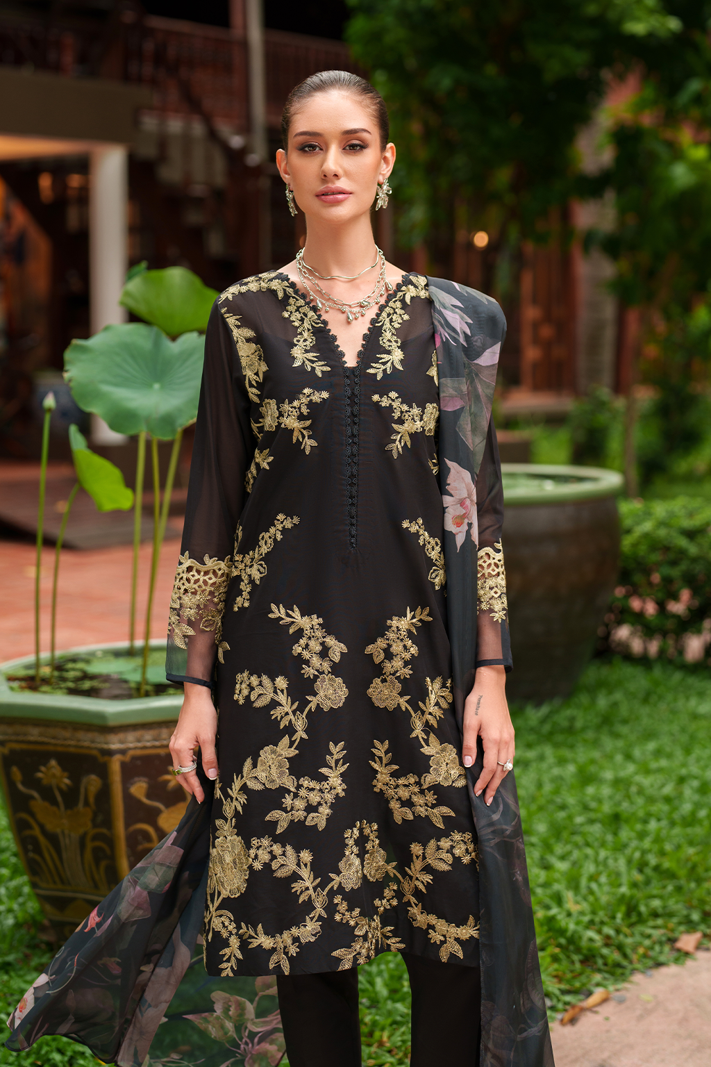 UE-512 Embroidered  Lawn - Iznik