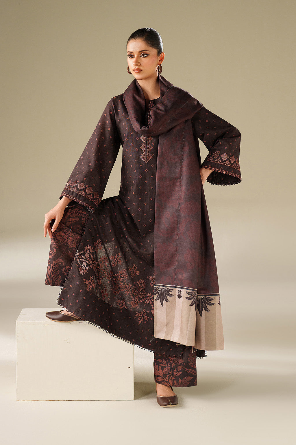 UE-559 Printed Khaddar - Iznik