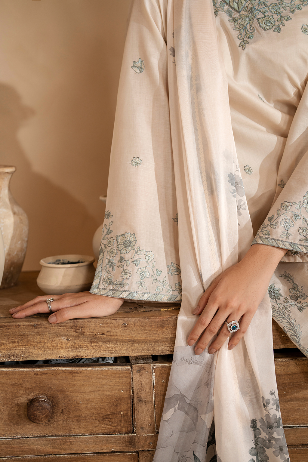 UE-485  Embroidered Lawn