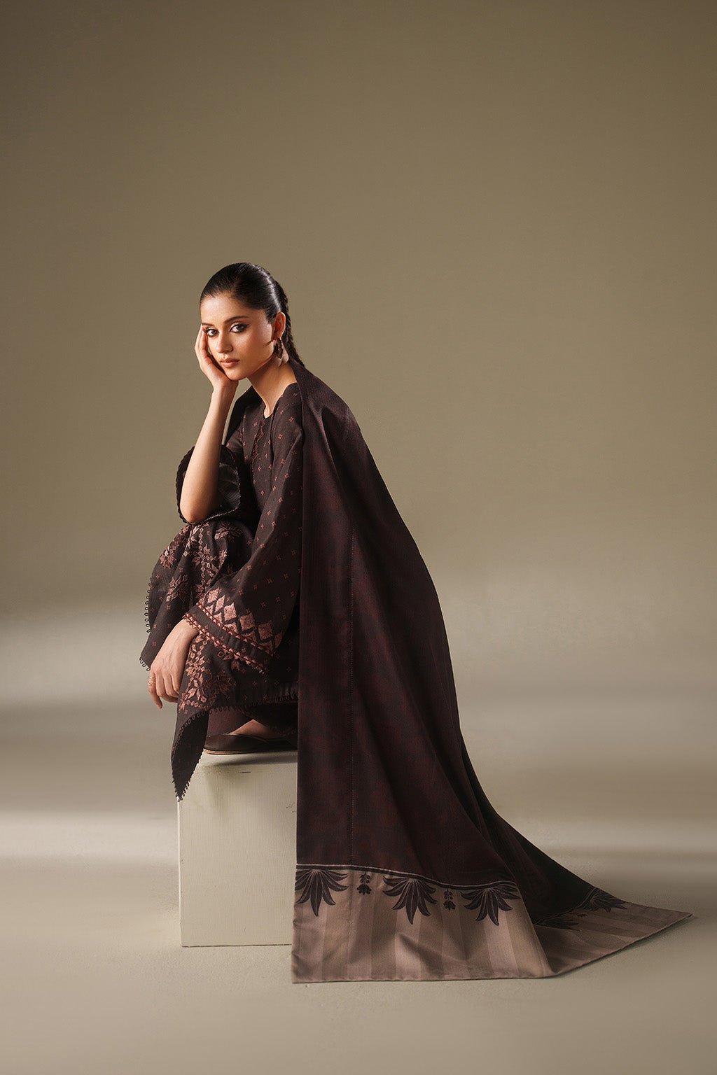 UE-559 Printed Khaddar - Iznik
