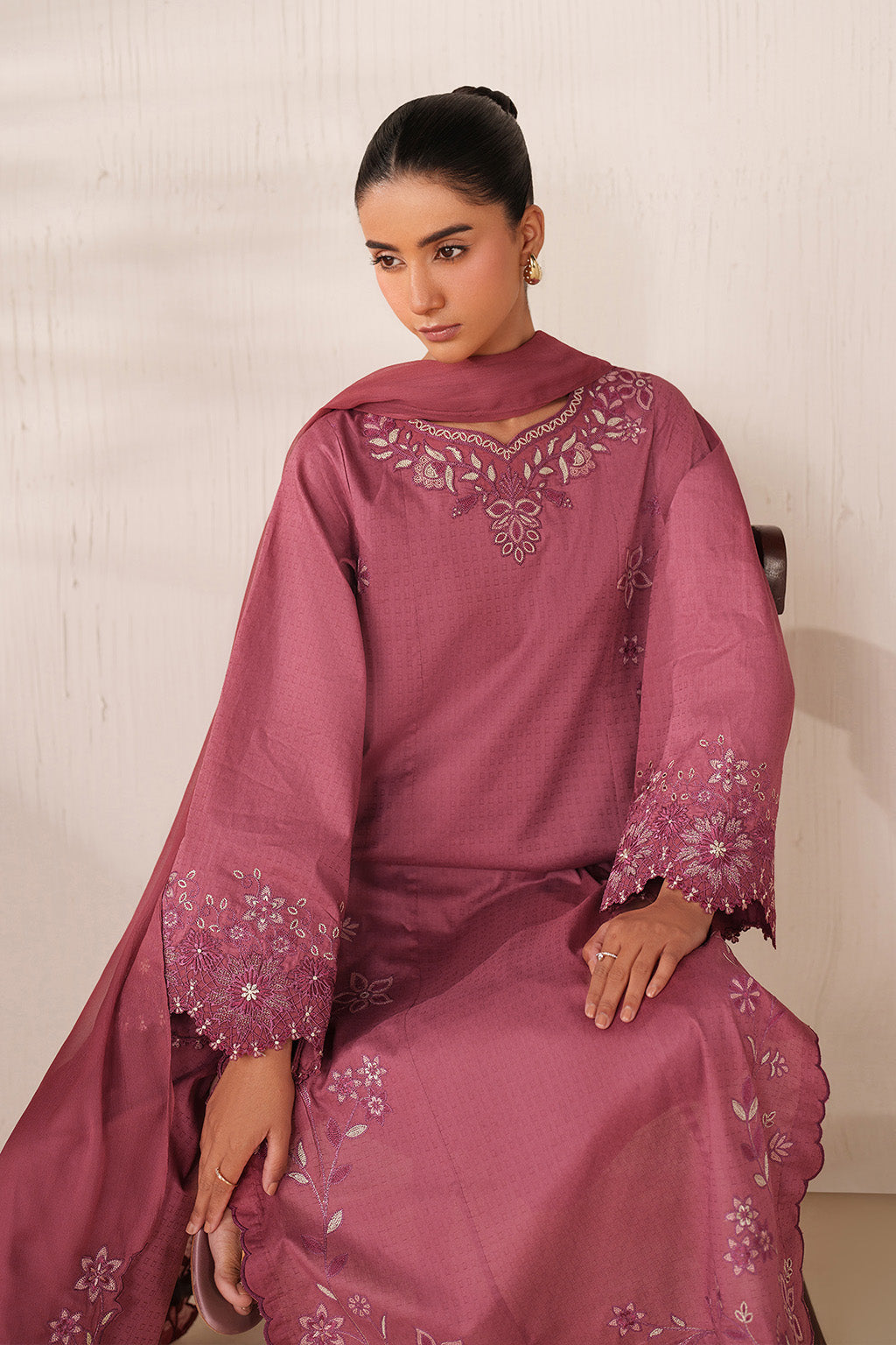 UE-598 Embroidered Lawn - Iznik