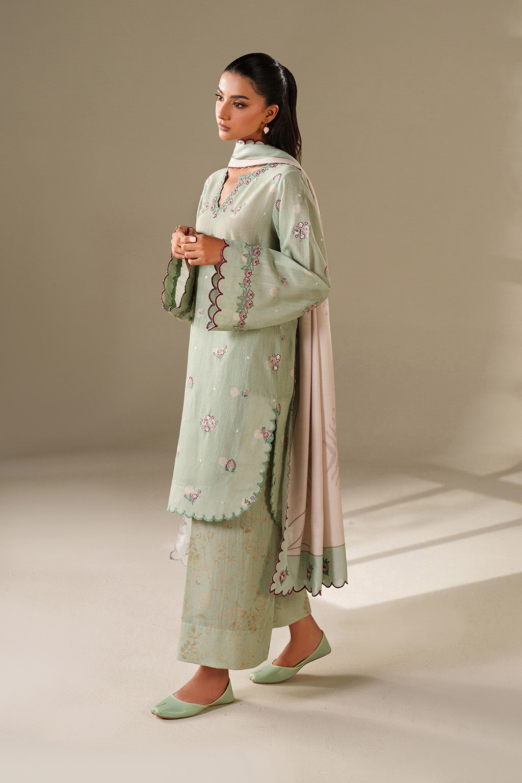 UE-563 Printed Khaddar Secondary image