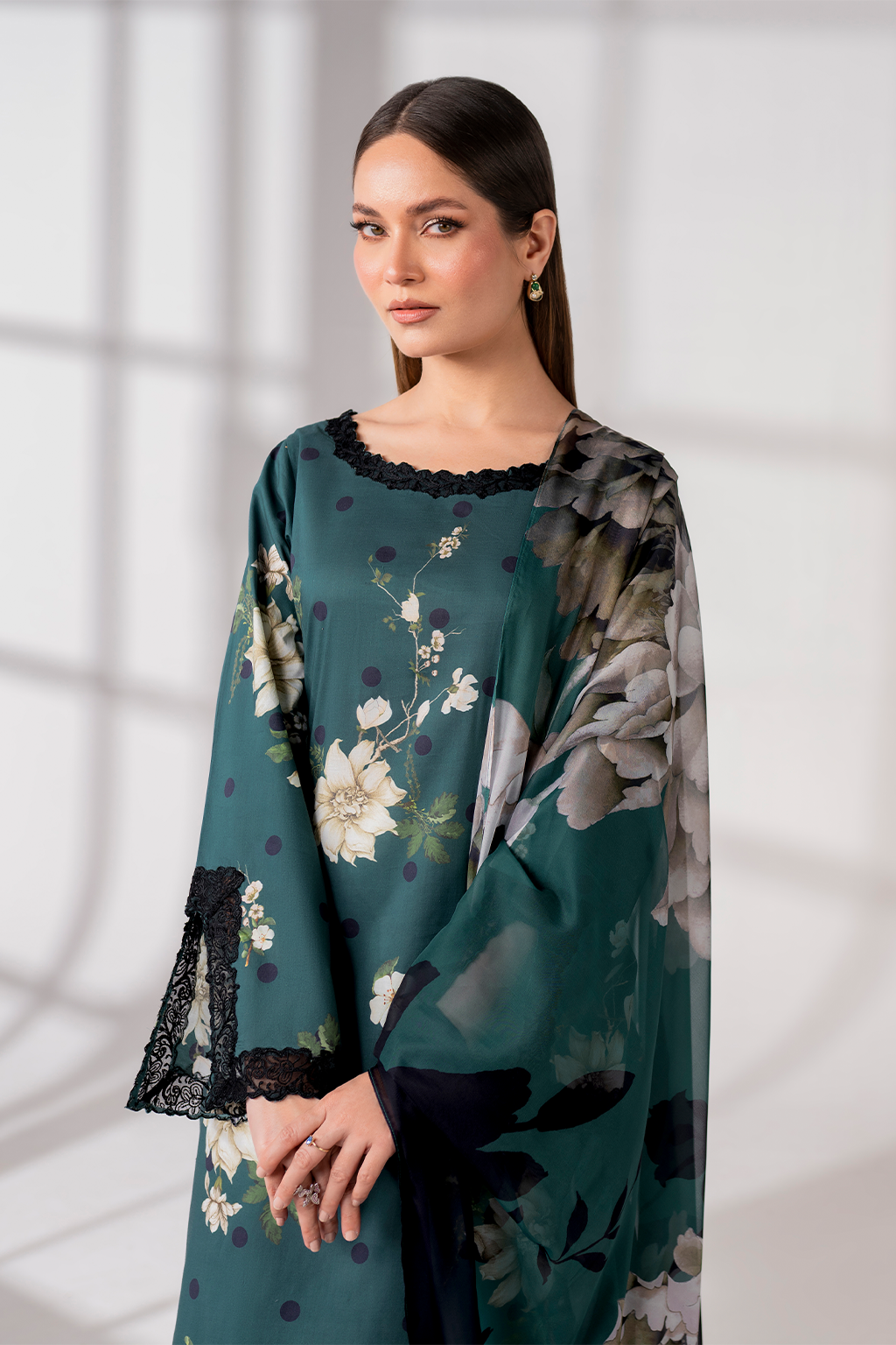 UE-281 Printed Lawn - Iznik