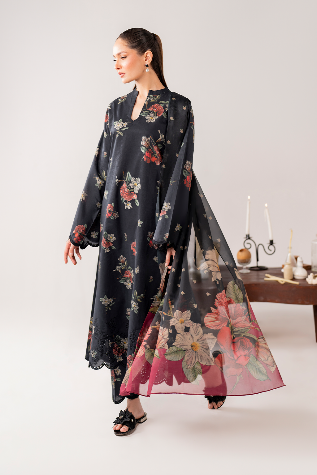 UE-268 Printed Lawn - Iznik Main image