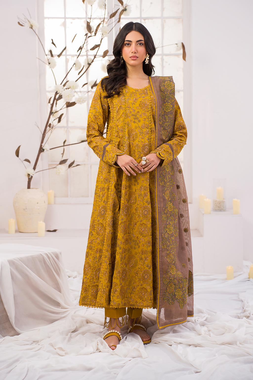 UE-201 Embroidered Lawn - Iznik