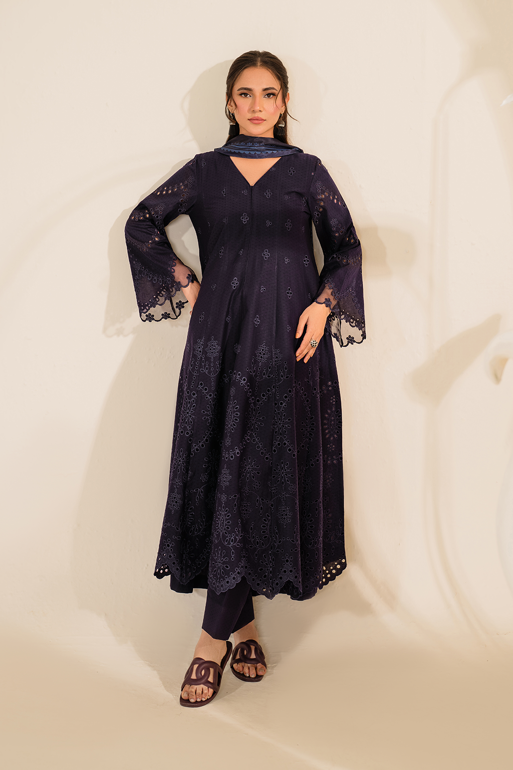 UE-427 Embroidered Textured Lawn - Iznik