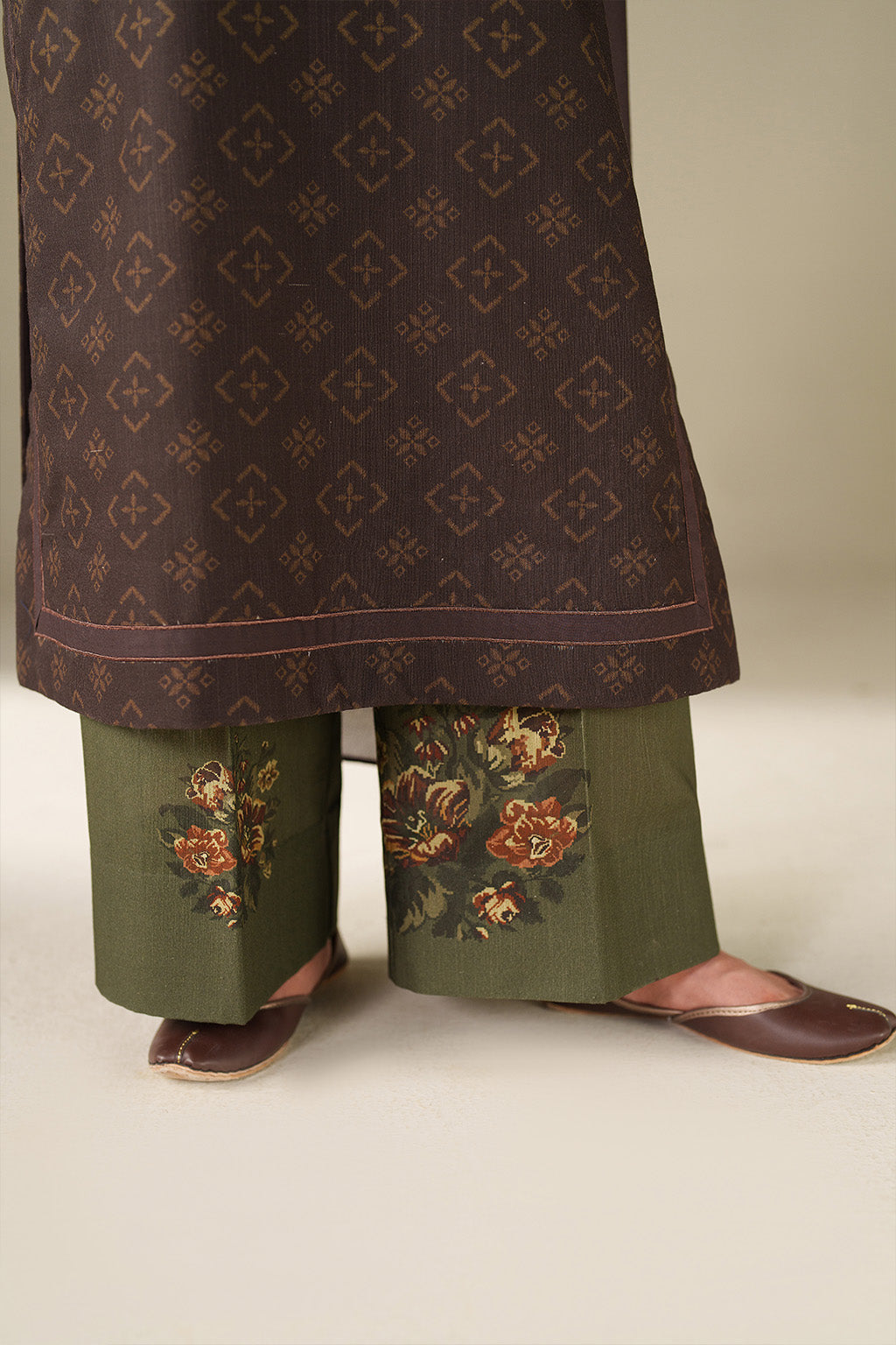 UE-564 Printed Khaddar - Iznik