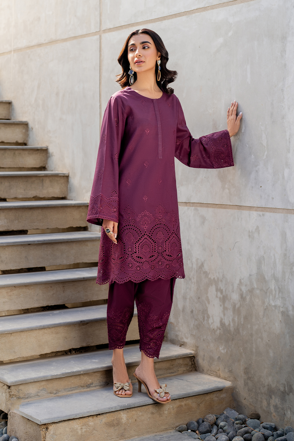 IP-265 Embroidered Lawn - Iznik