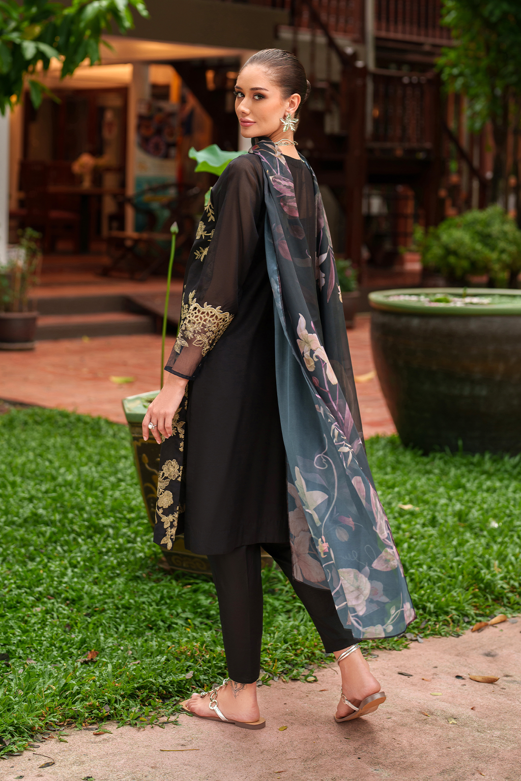 UE-512 Embroidered  Lawn