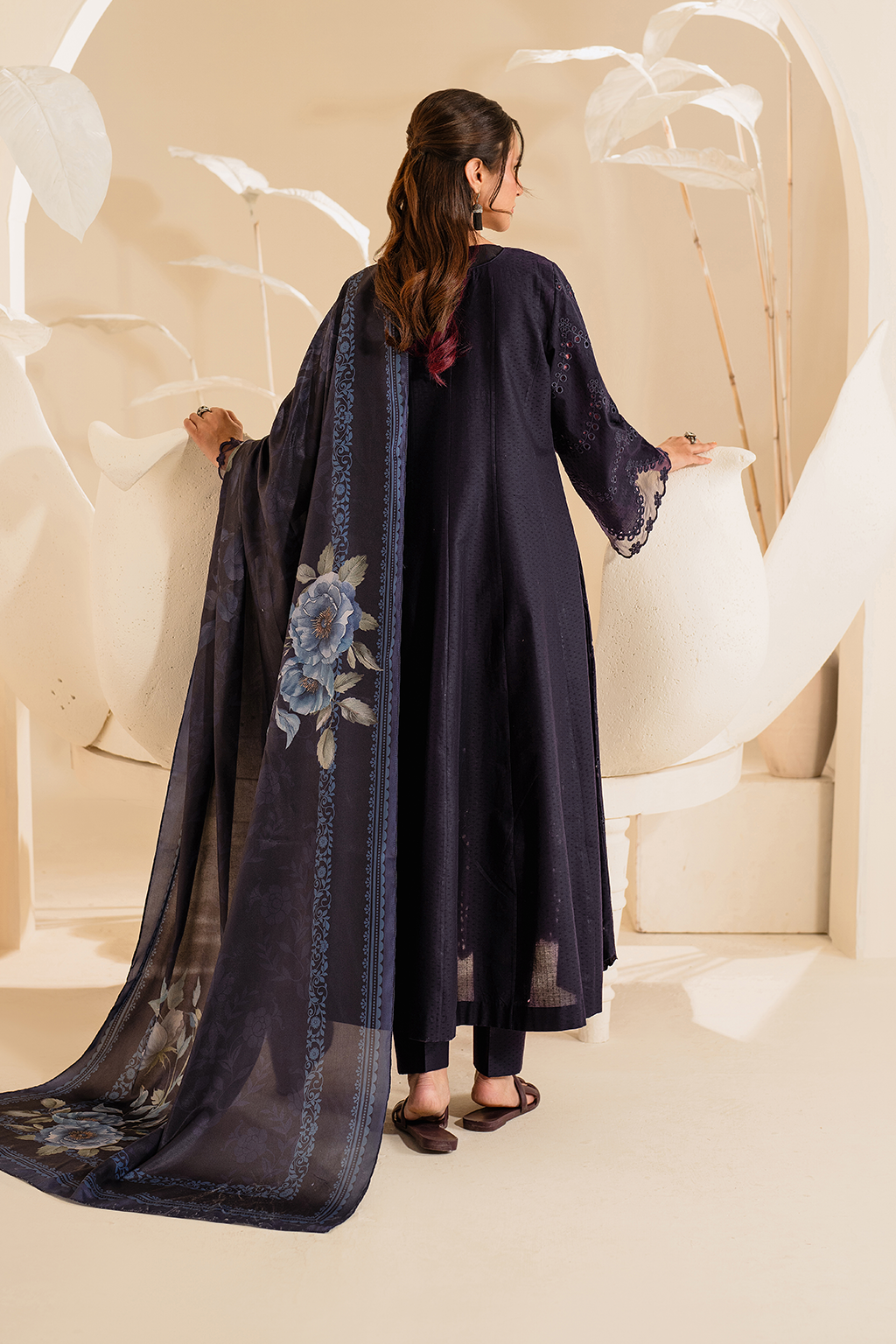 UE-427 Embroidered Textured Lawn - Iznik