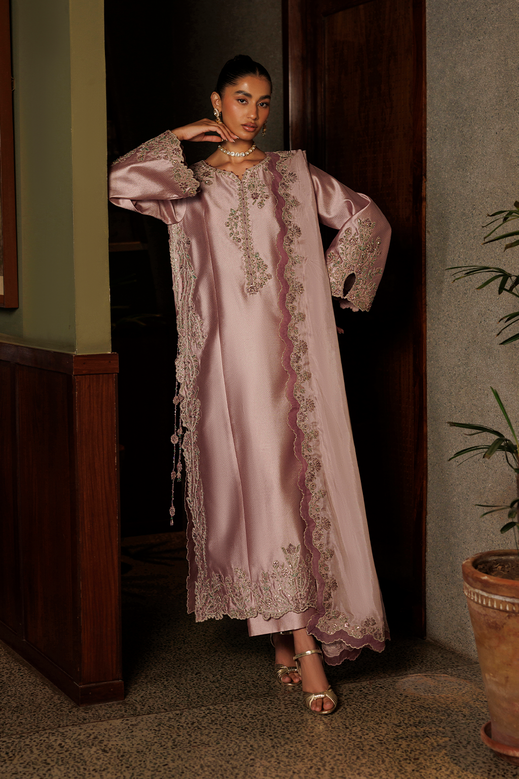 UE-719 Embroidered Jacquard Sheesha Silk