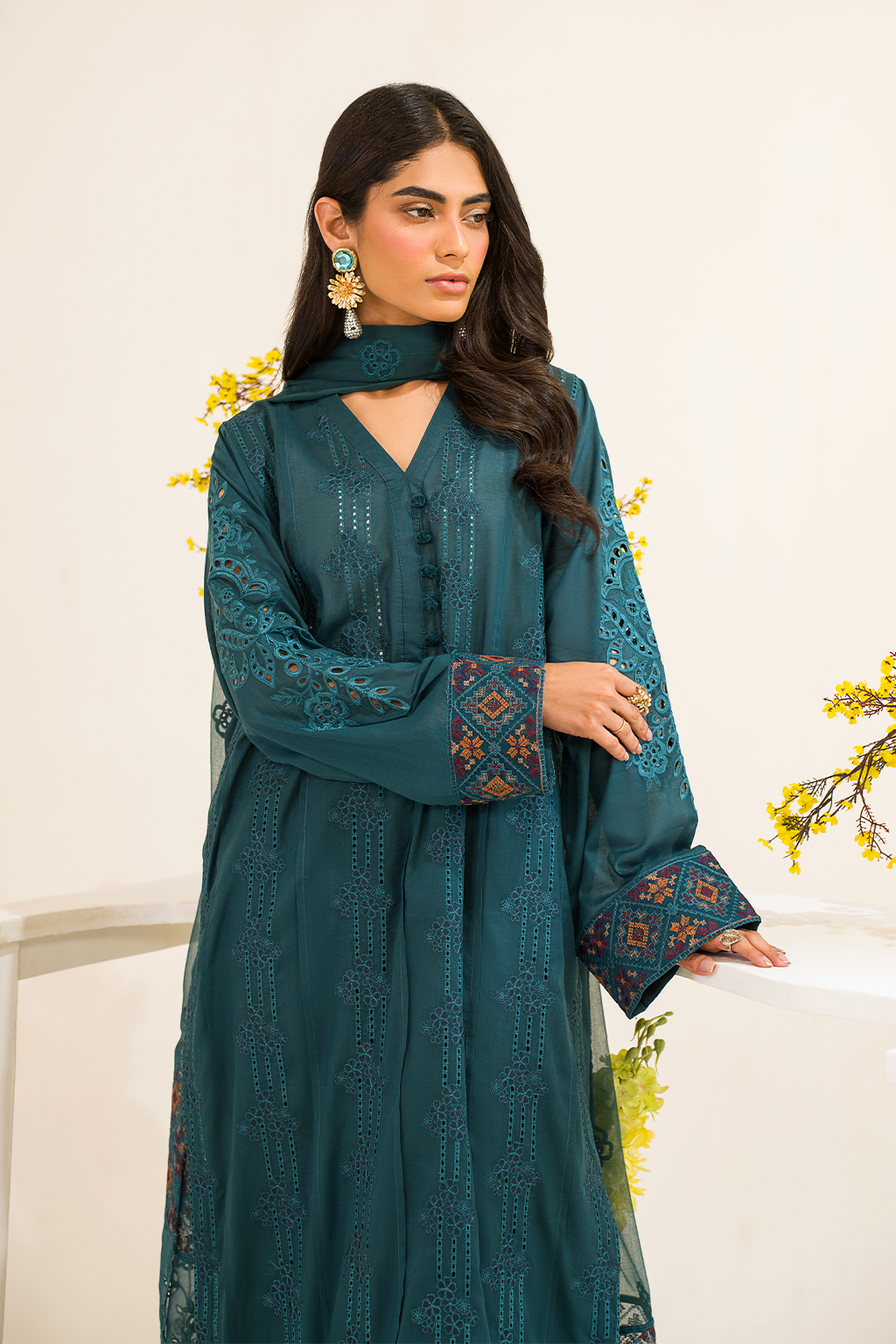 UE-161 Embroidered Lawn - Iznik