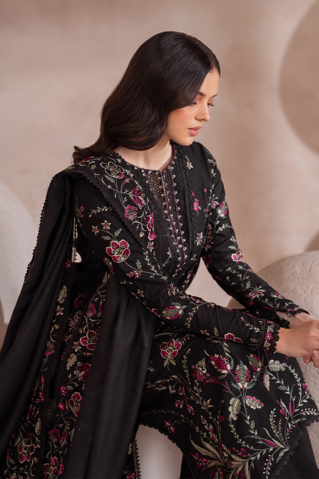 UE-380 Embroidered Khaddar - Iznik
