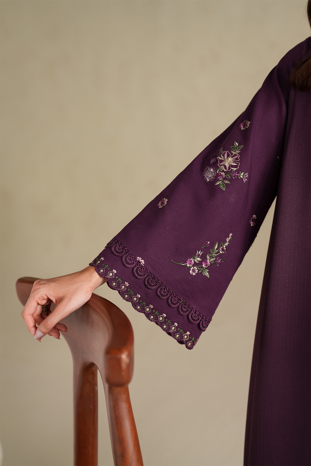 UE-576 Embroidered Khaddar - Iznik