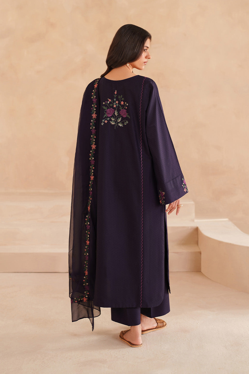 UE-599 Embroidered Lawn - Iznik