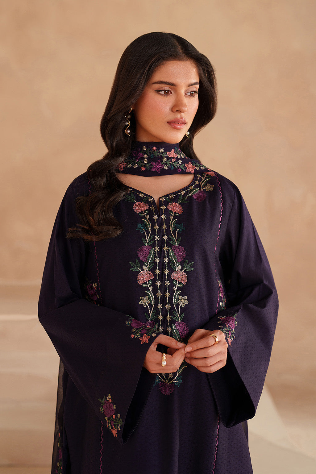 UE-599 Embroidered Lawn - Iznik