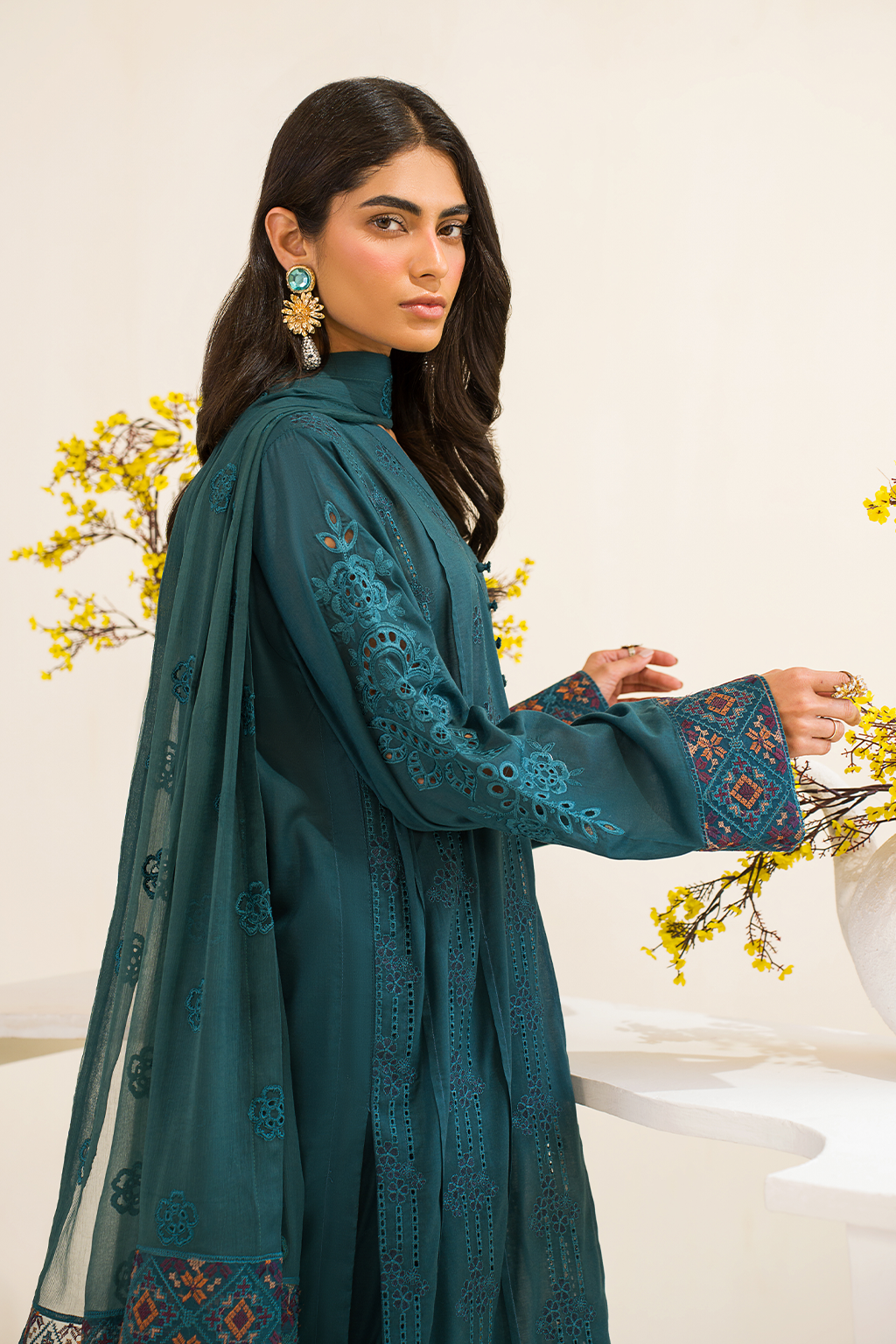 UE-161 Embroidered Lawn - Iznik