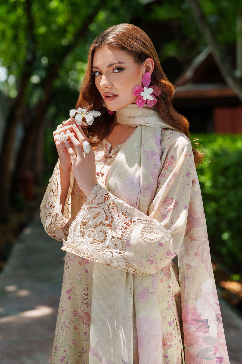 UE-503 Embroidered  Lawn - Iznik Global