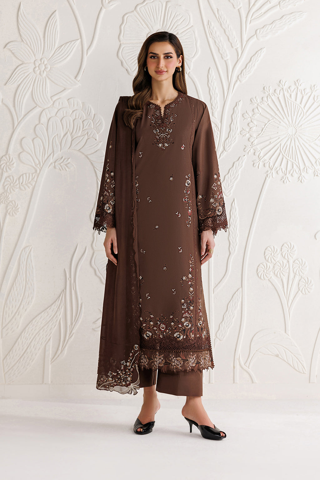 UE-686 Embroidered Lawn Secondary image
