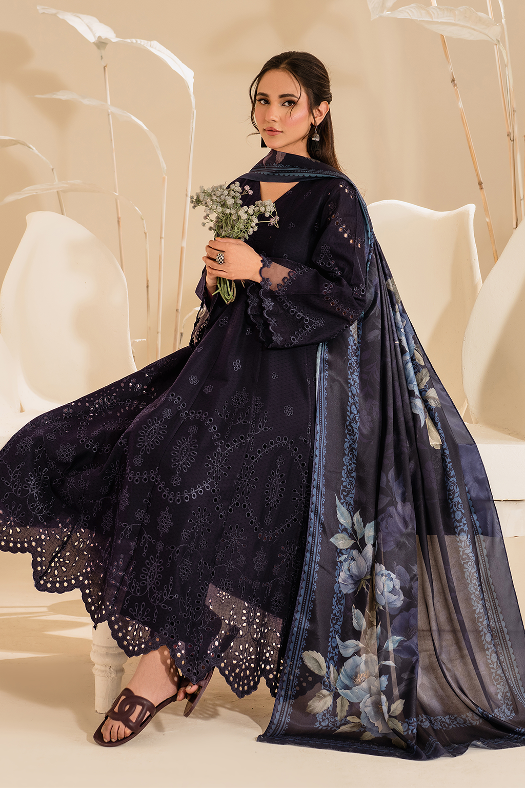 UE-427 Embroidered Textured Lawn - Iznik