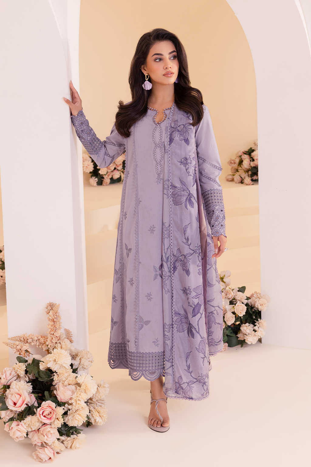 UE-252 Embroidered Lawn - Iznik Main image