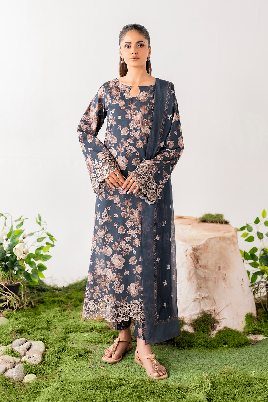 UE-279 Printed Lawn - Iznik