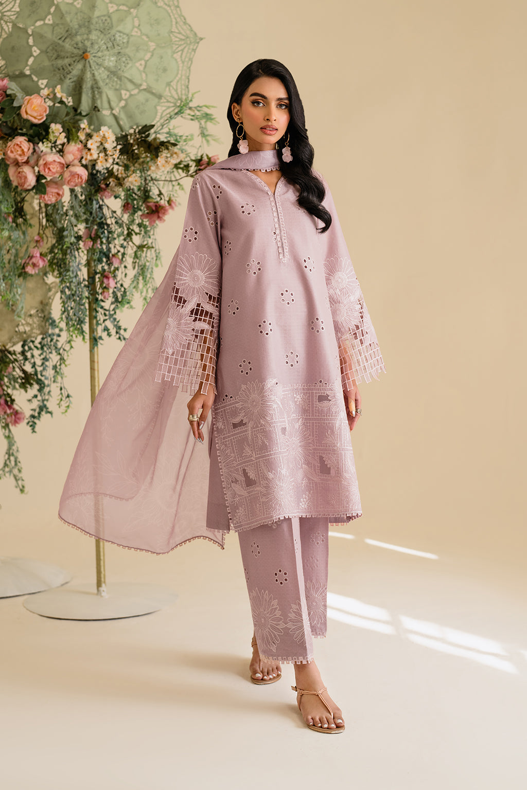 UE-431 Embroidered Textured Lawn - Iznik