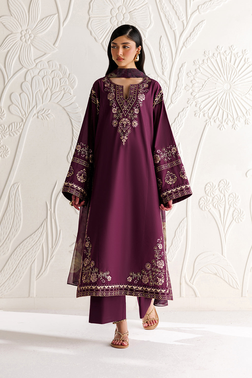 UE-691 Embroidered Lawn Main image