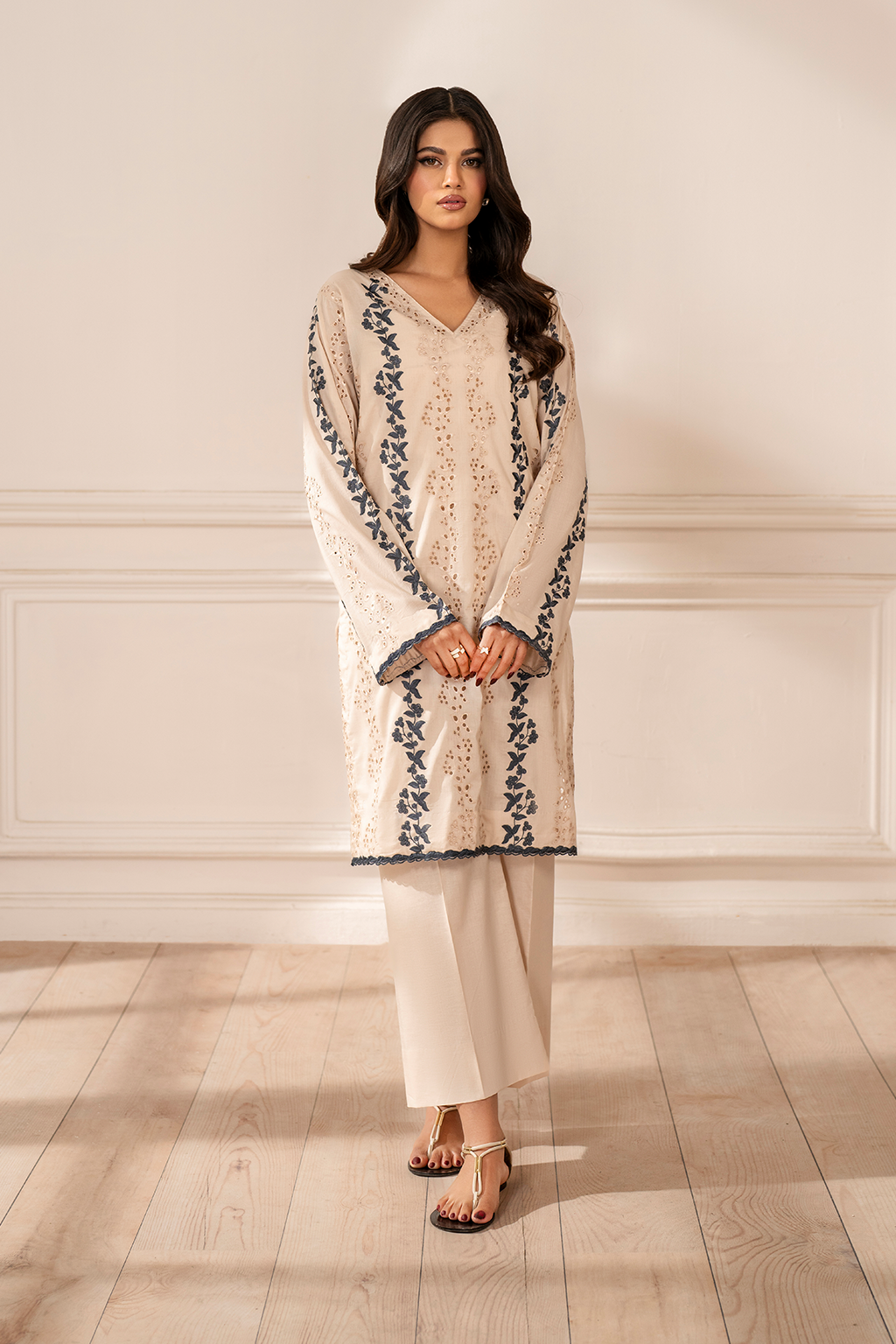 IP-221 Embroidered Lawn - Iznik